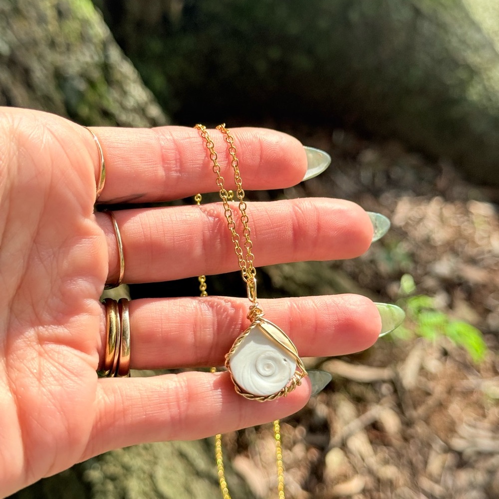 Stevia Eye  Pendant Necklace - Picture 4 of 4